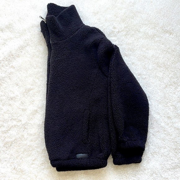 DKNY - Picture 3 of 4